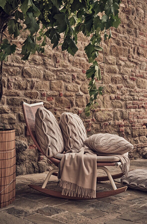 Image cushions and blankets focus
