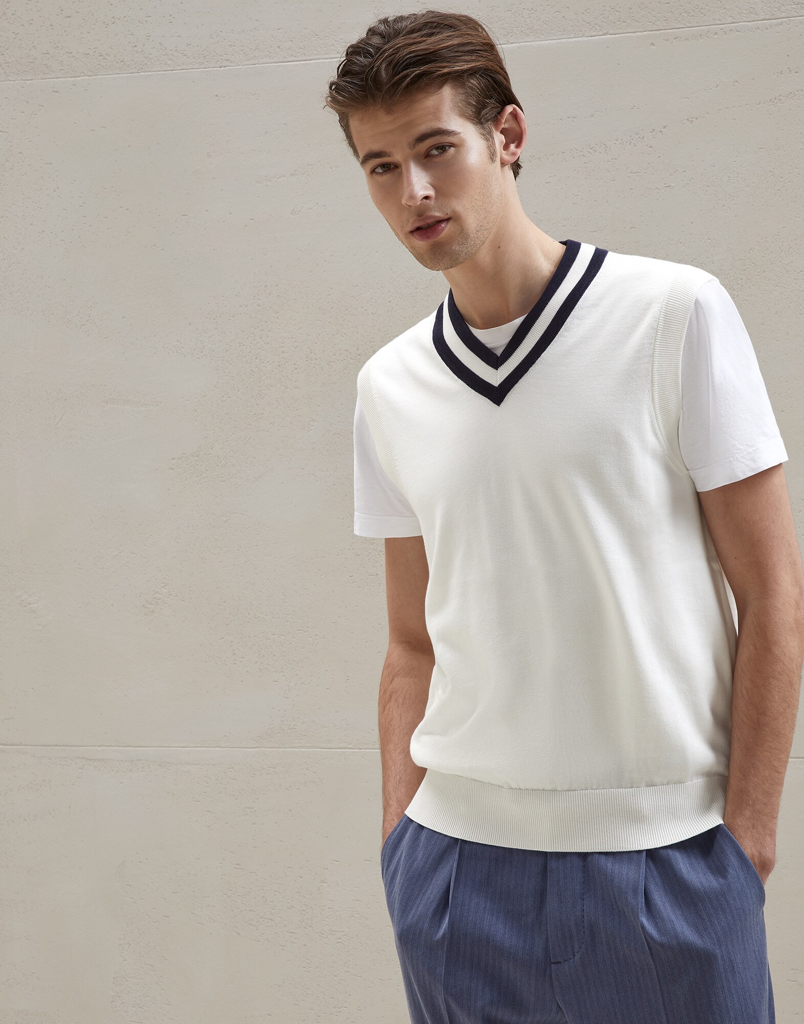 V-neck - Front view