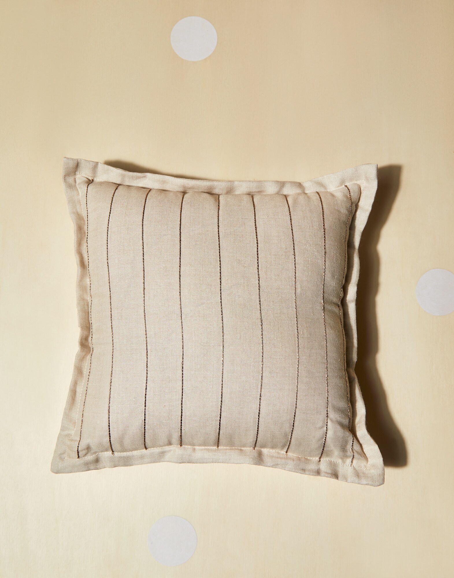 Blankets & Cushions - Front view