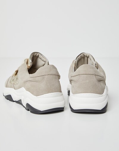 Sneakers - Back view