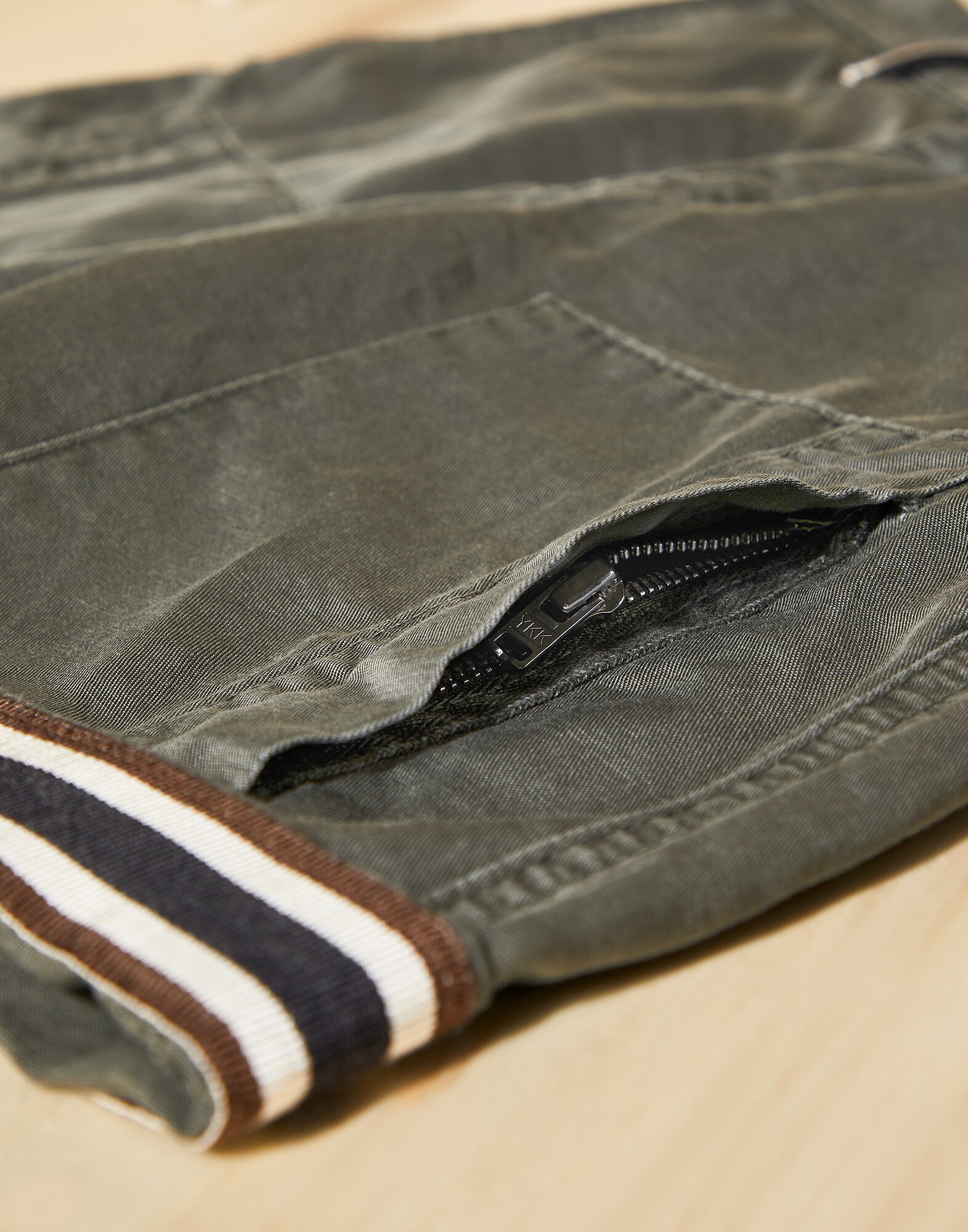 Bermuda Shorts - Detail view