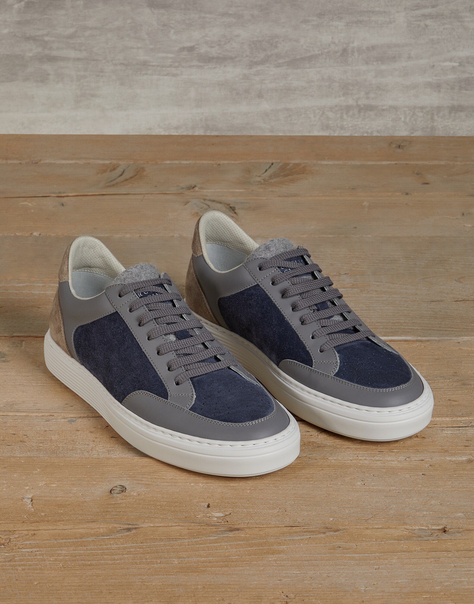Sneakers - Front view