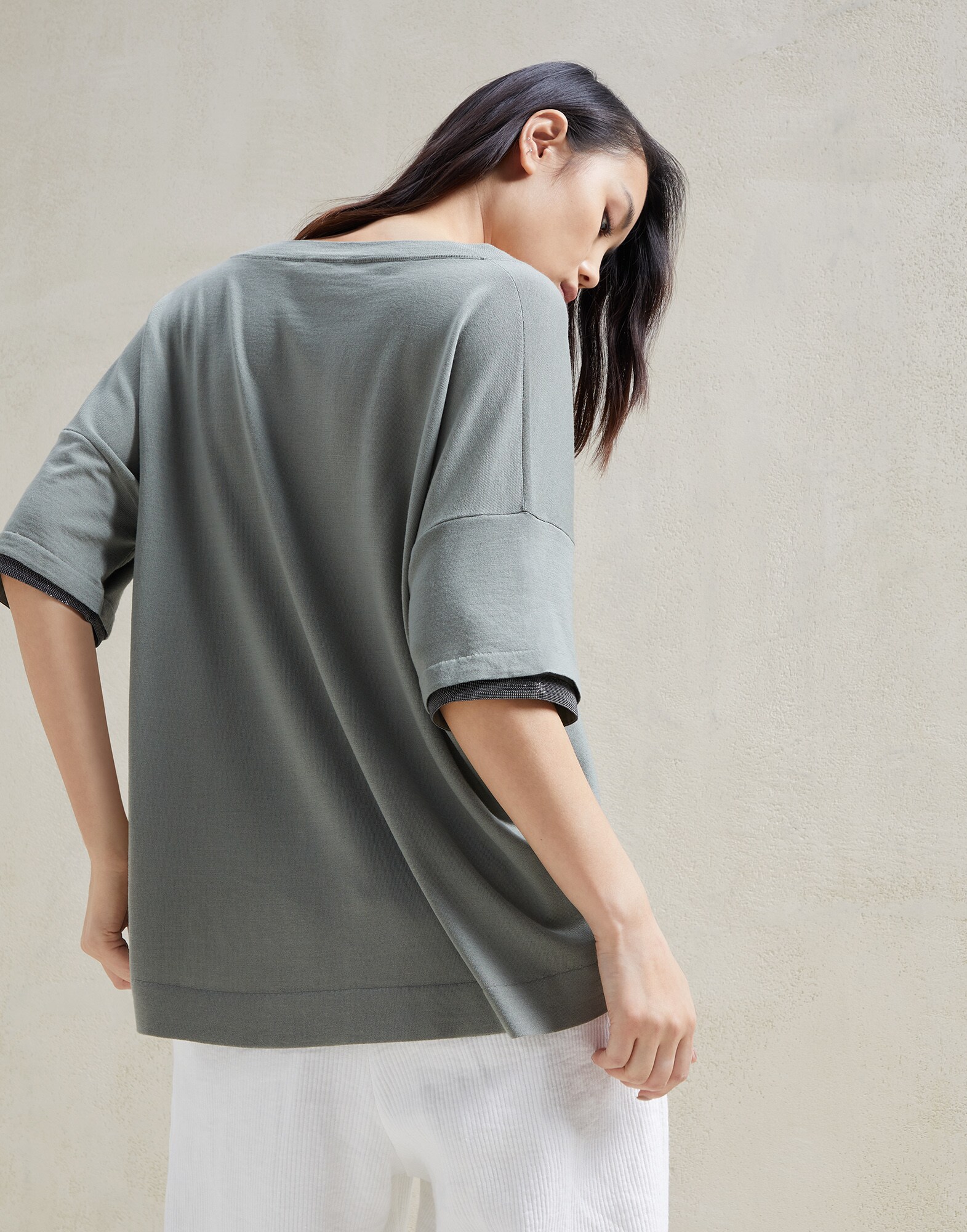 V-neck - Back view
