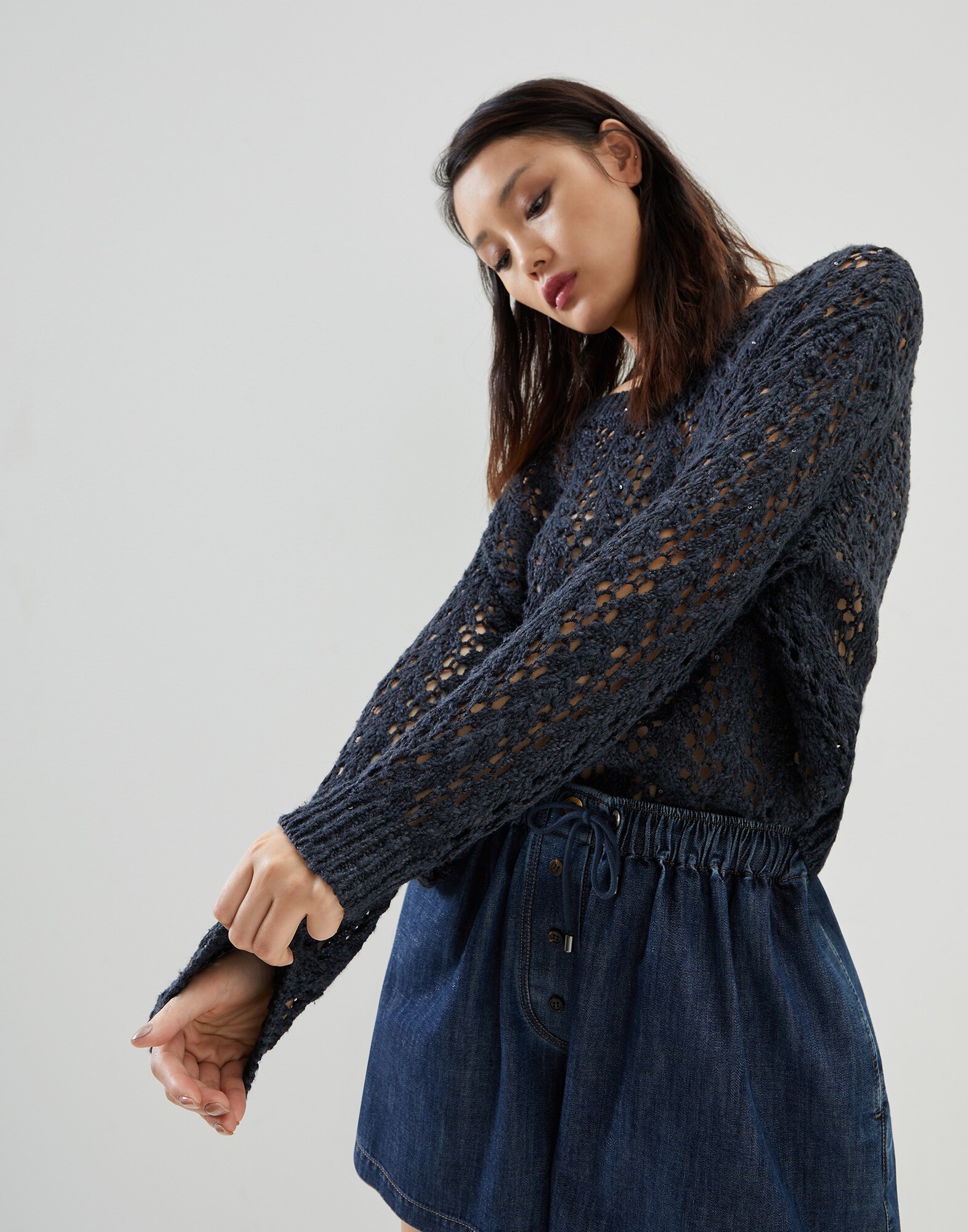 V-neck - Editorial view