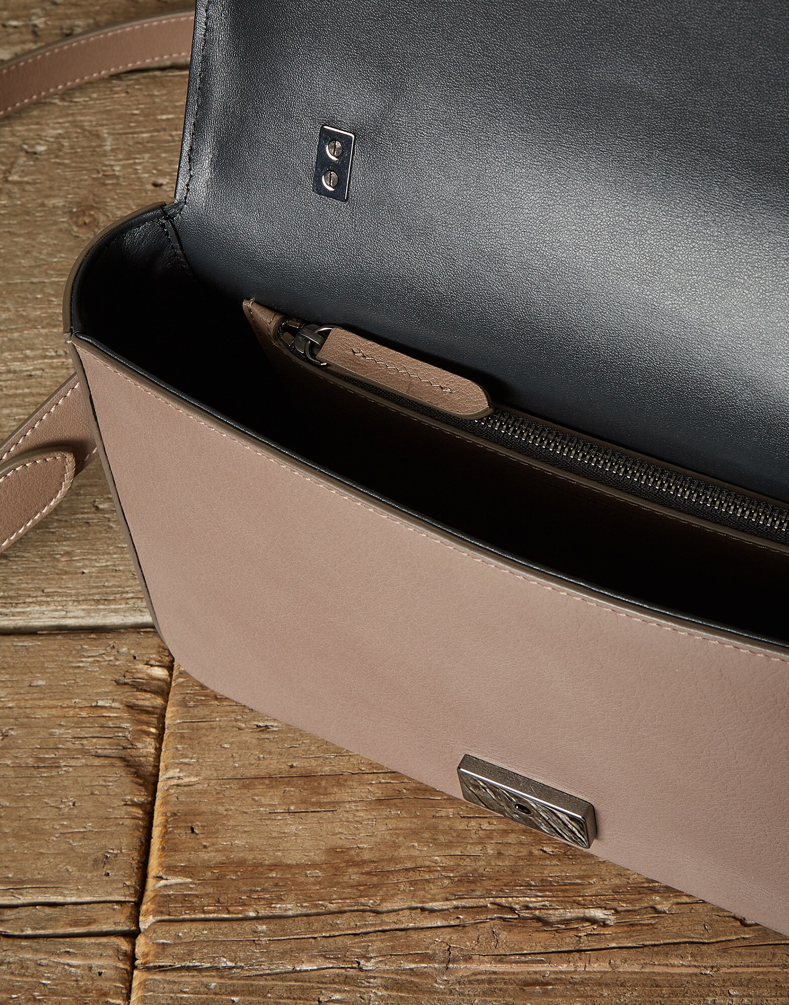 Shoulder Bag - Full look