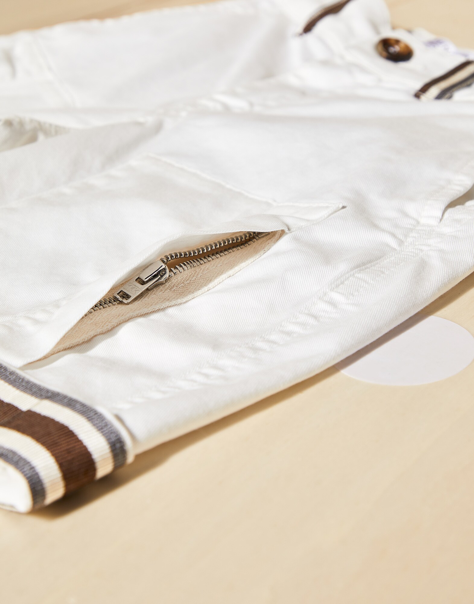 Bermuda Shorts - Detail view