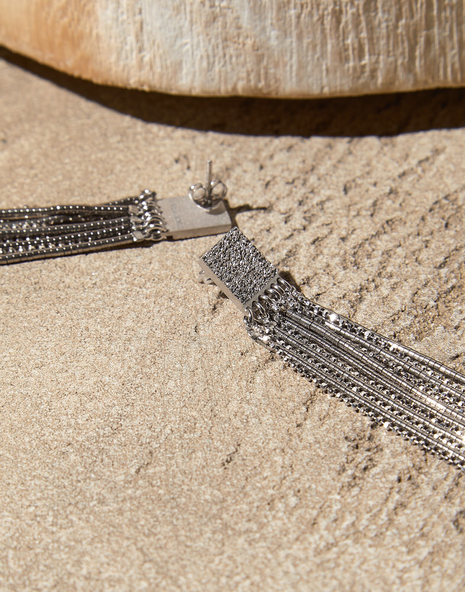 Earrings - Detail