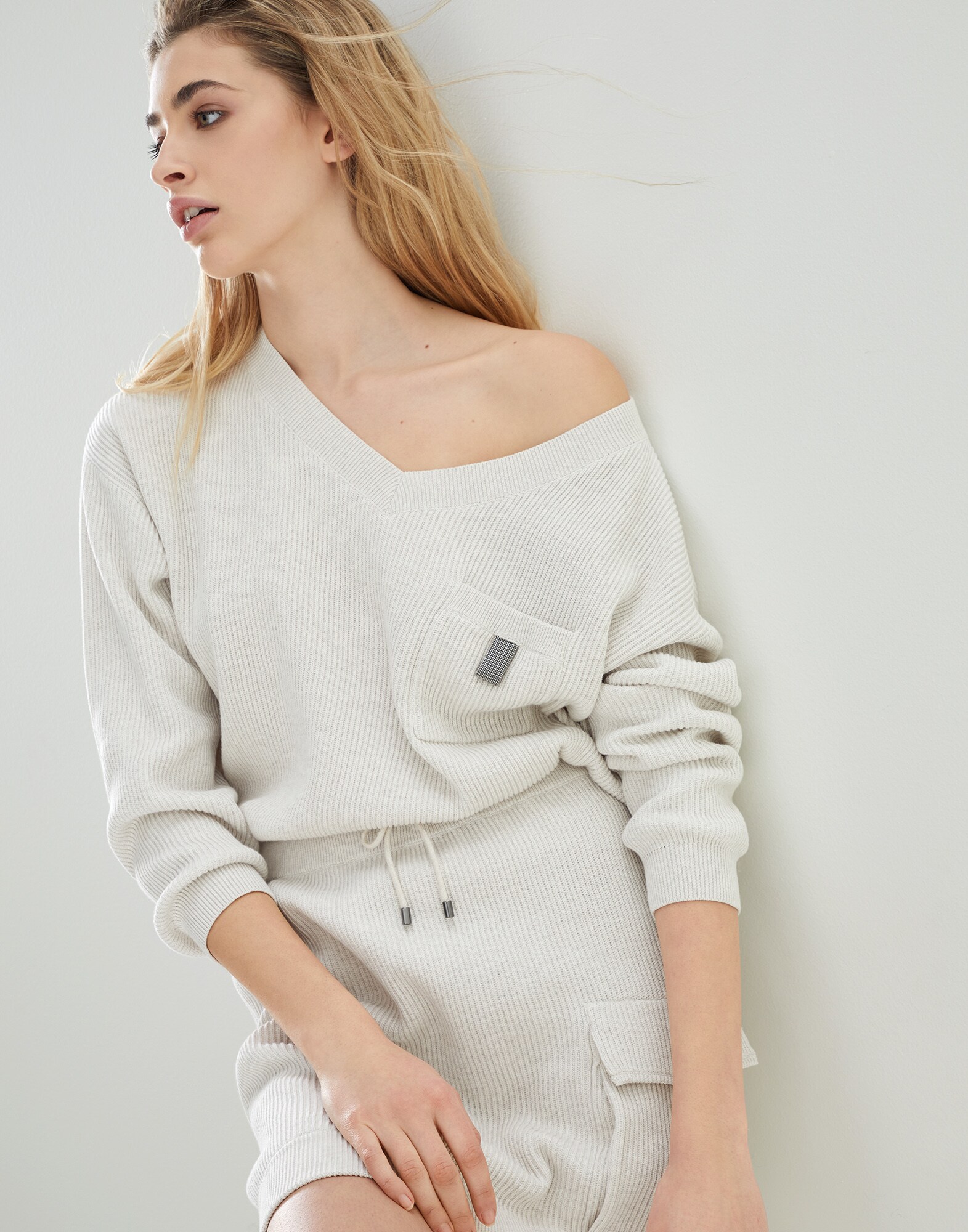 V-neck - Editorial view