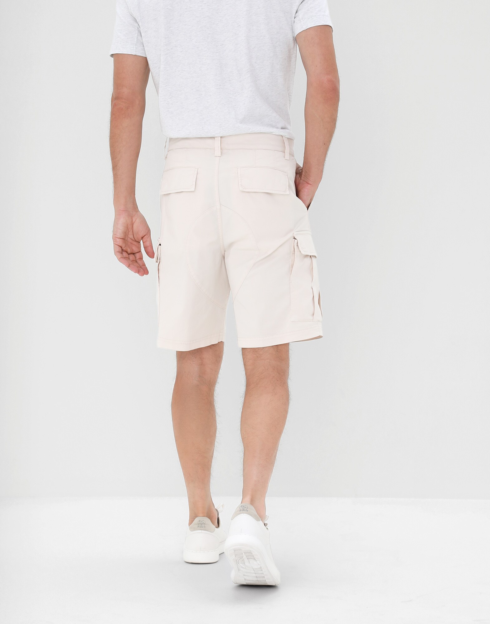 Bermuda Shorts Off-White Man 1 - Brunello Cucinelli