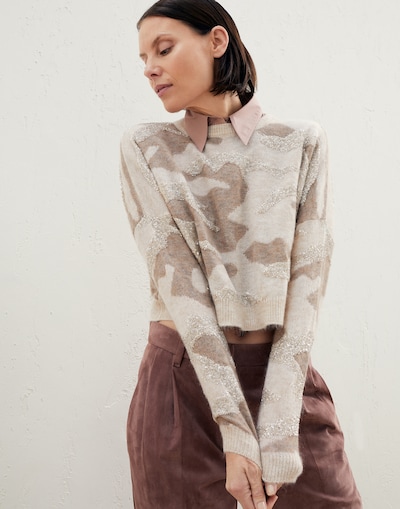 Crewneck - Editorial view