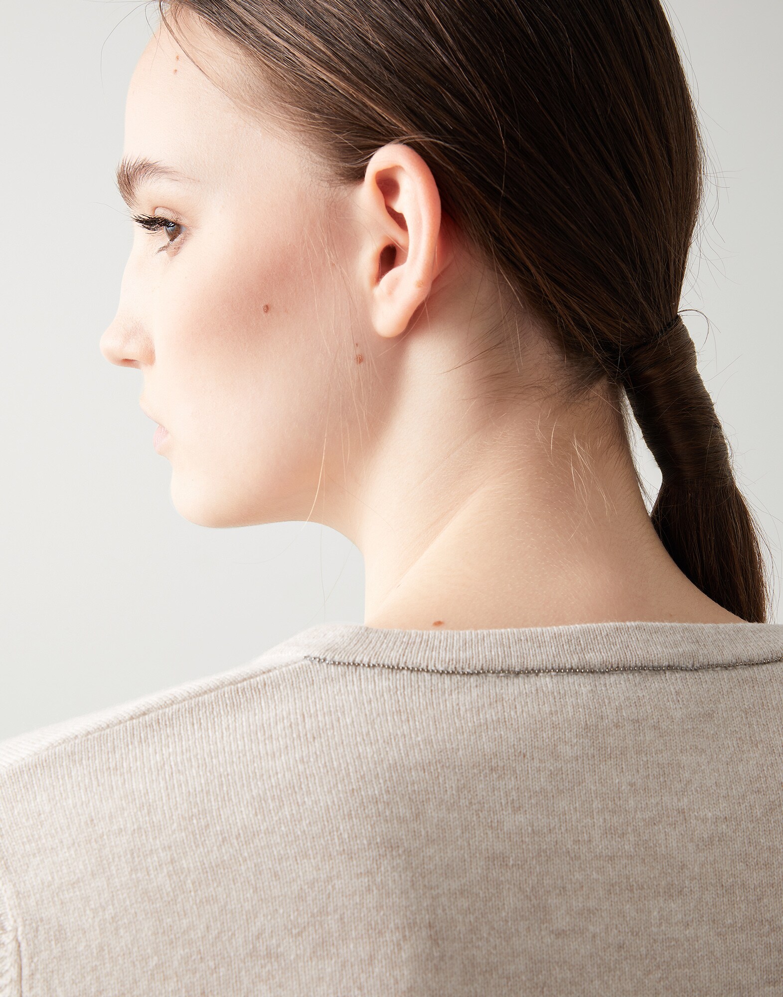 V-neck - Detail view