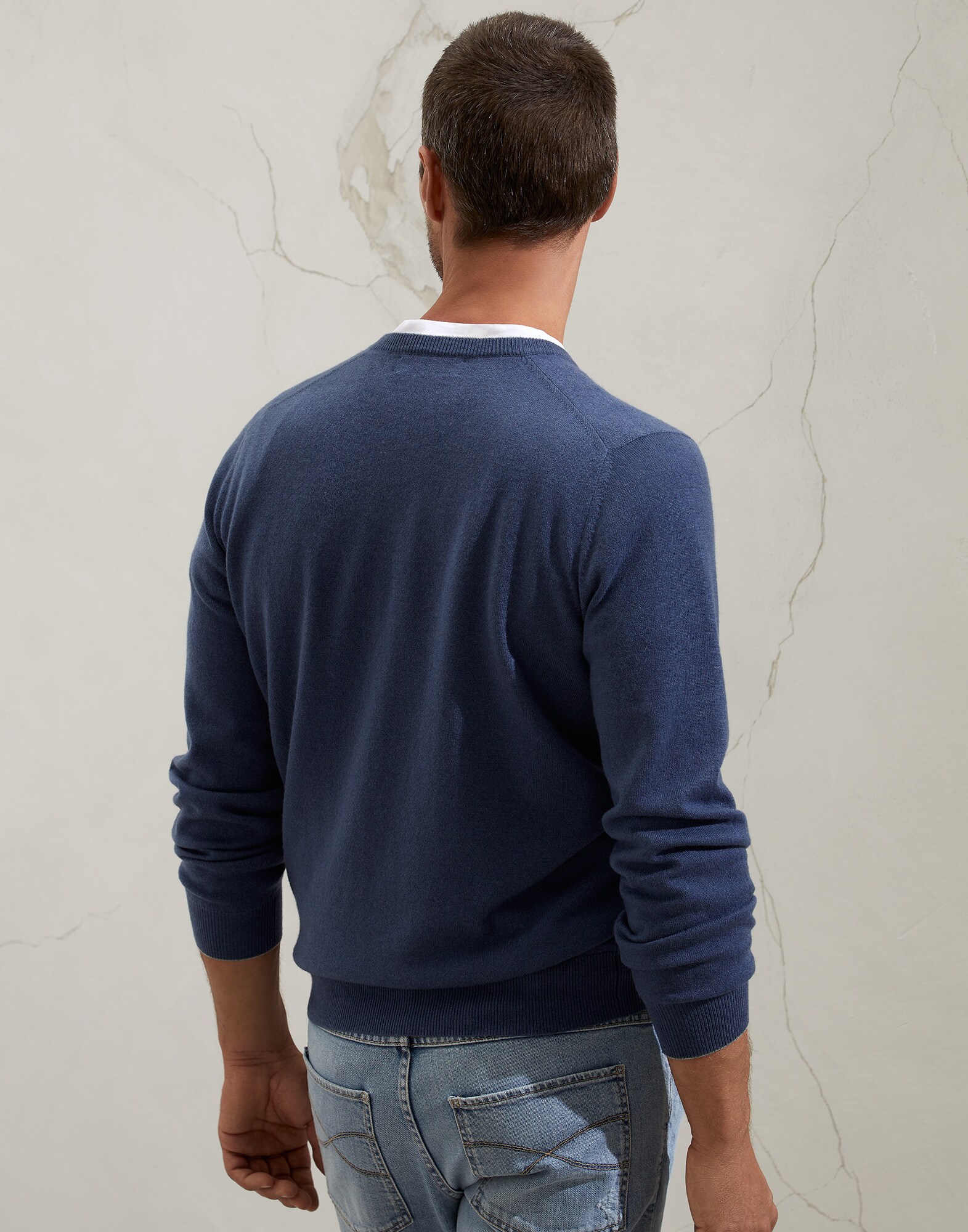 V-neck - Back view