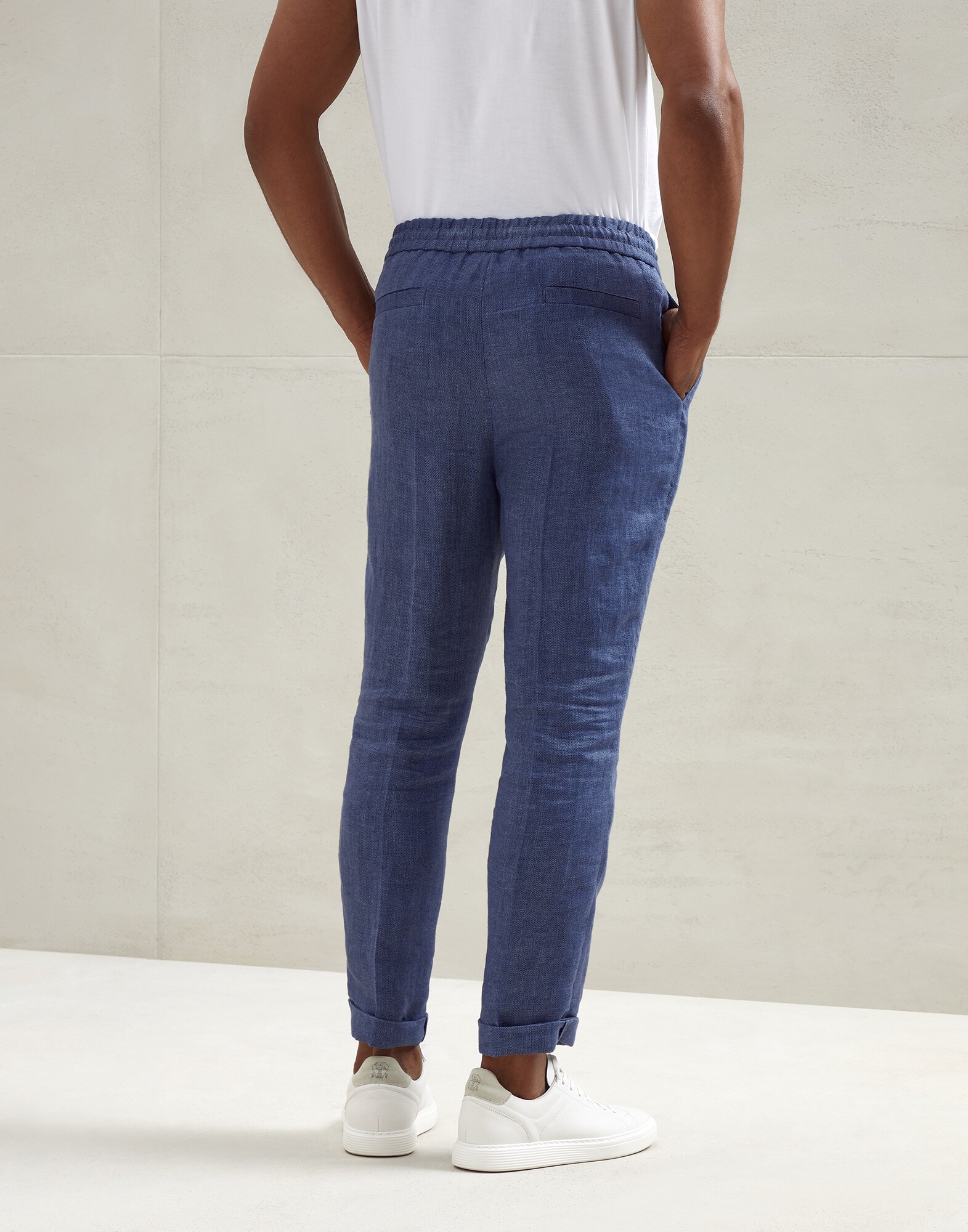 Leisure - Back view