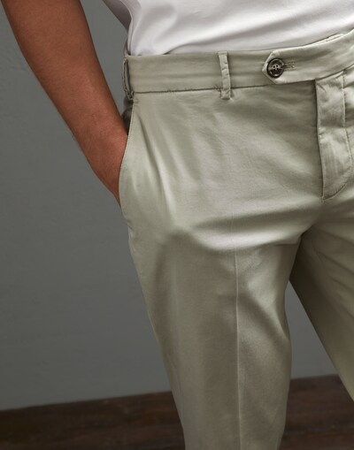Flat front - Detail view