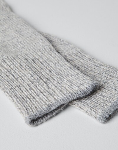 Gloves - Detail view