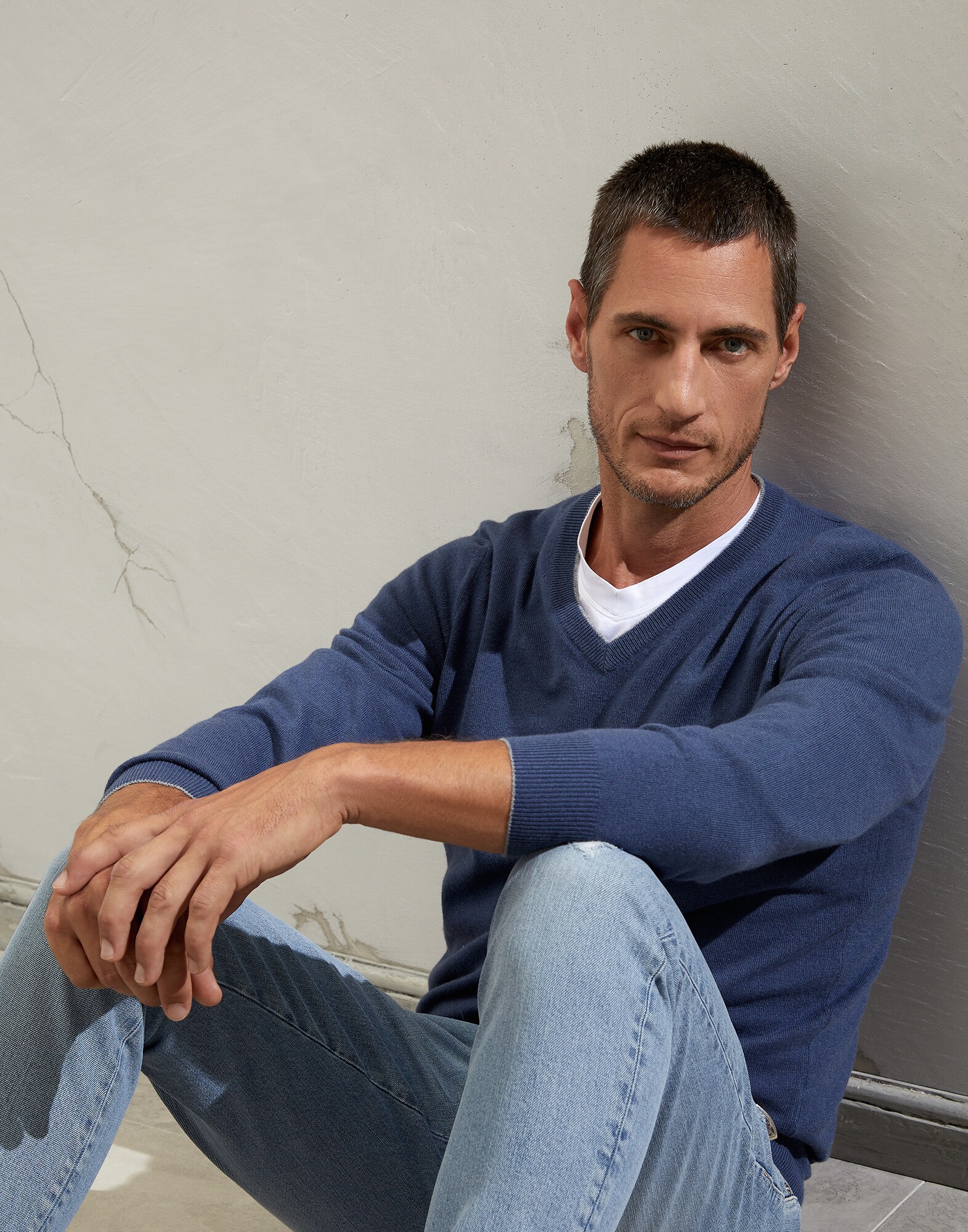 V-neck - Editorial view