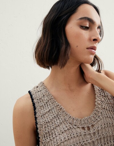 Gown - Detail view