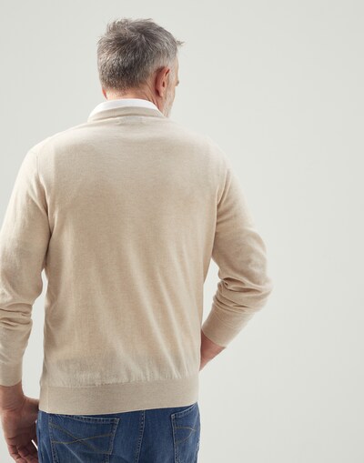V-neck - Back view
