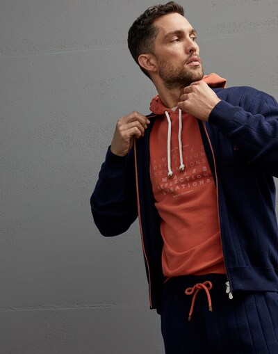 Sweatshirt - Editorial view