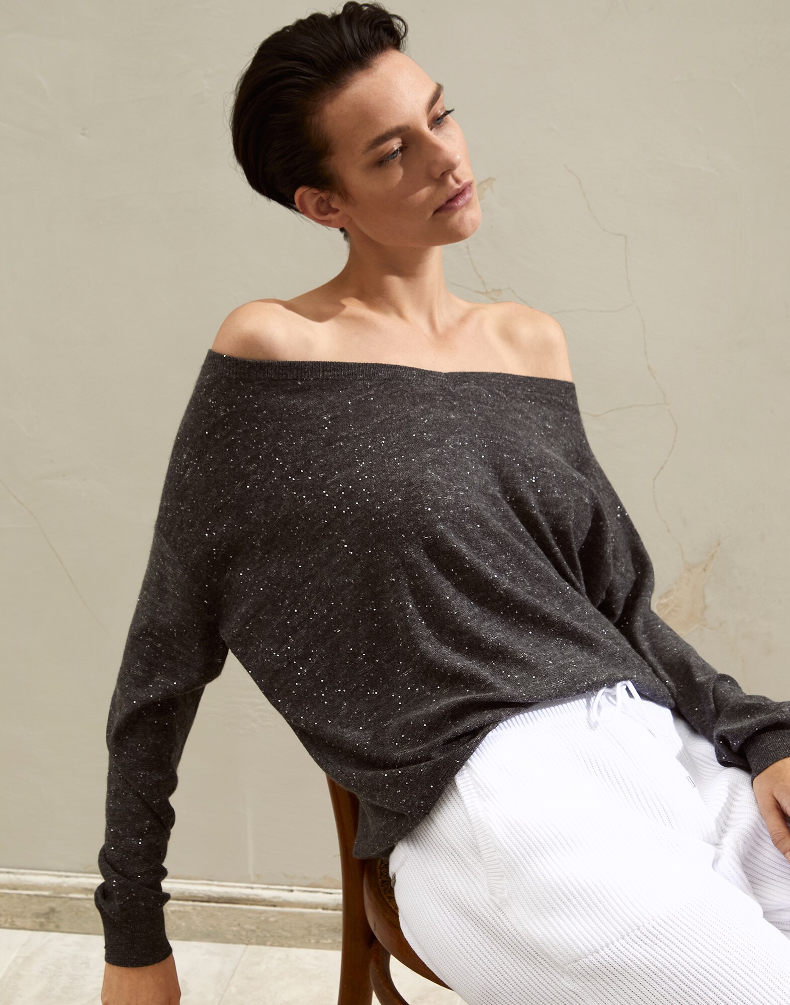 宽领口 - Editorial
