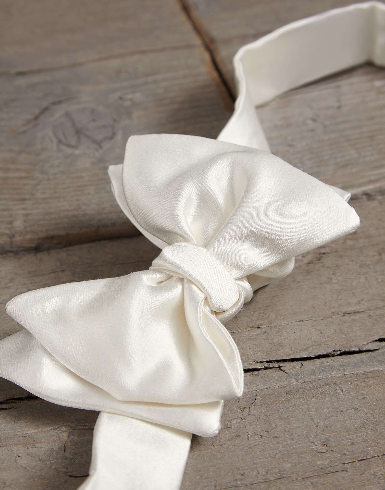 Evening Wear Accessories - Detail view