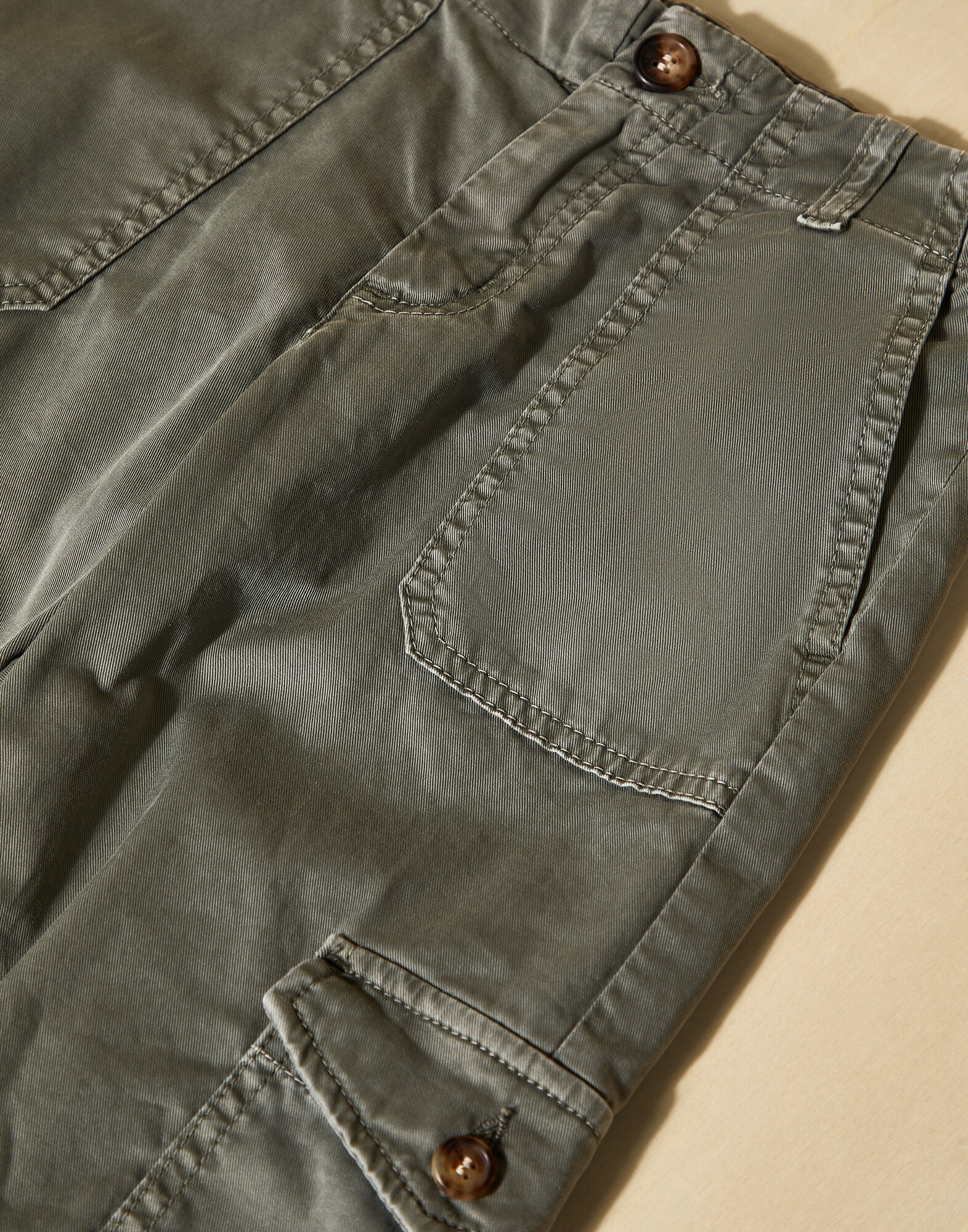 Pants - Detail view