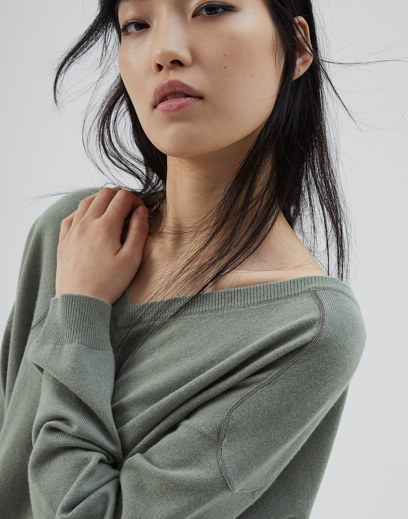 V-neck Sweater - Detail view