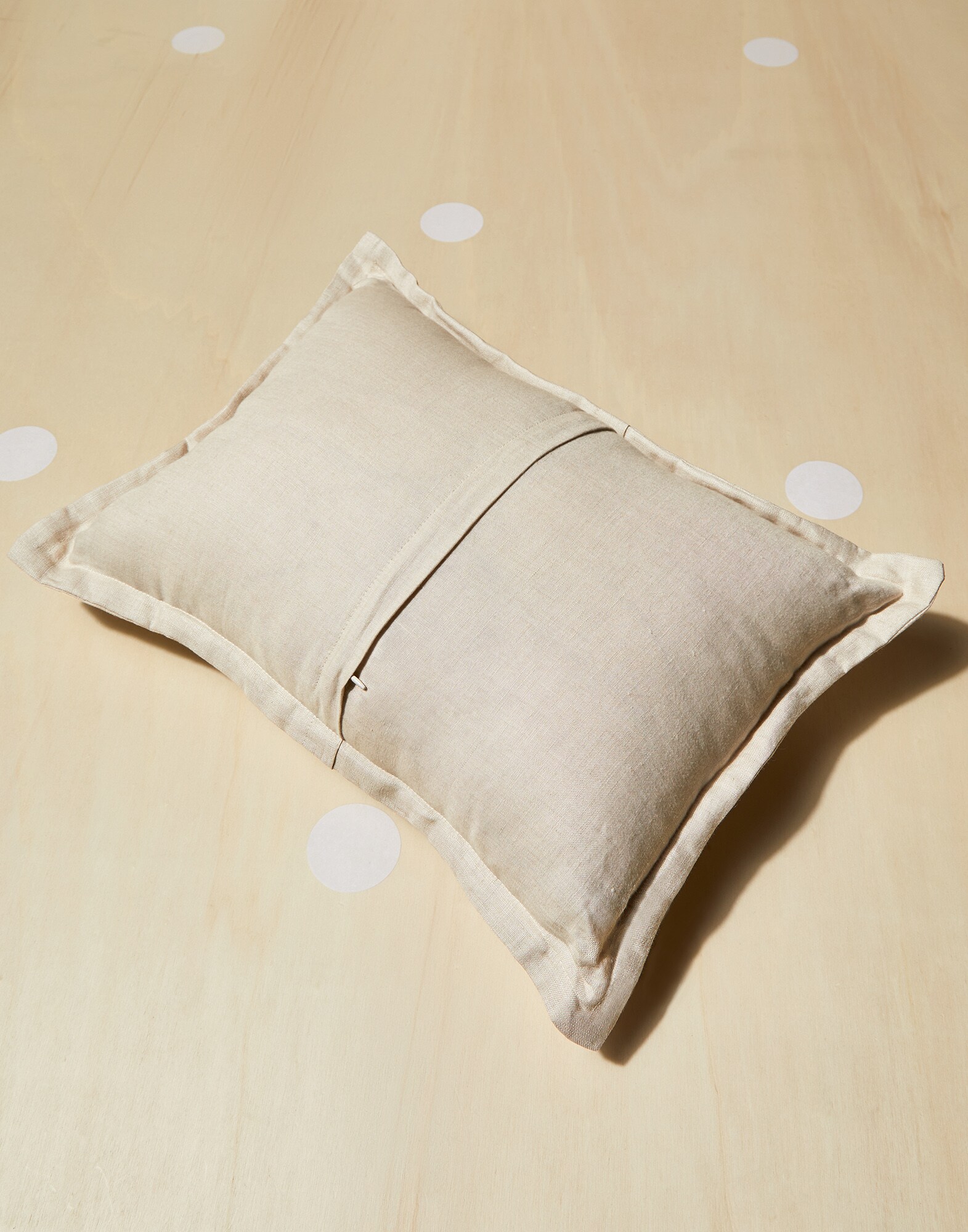 Blankets & Cushions - Back view