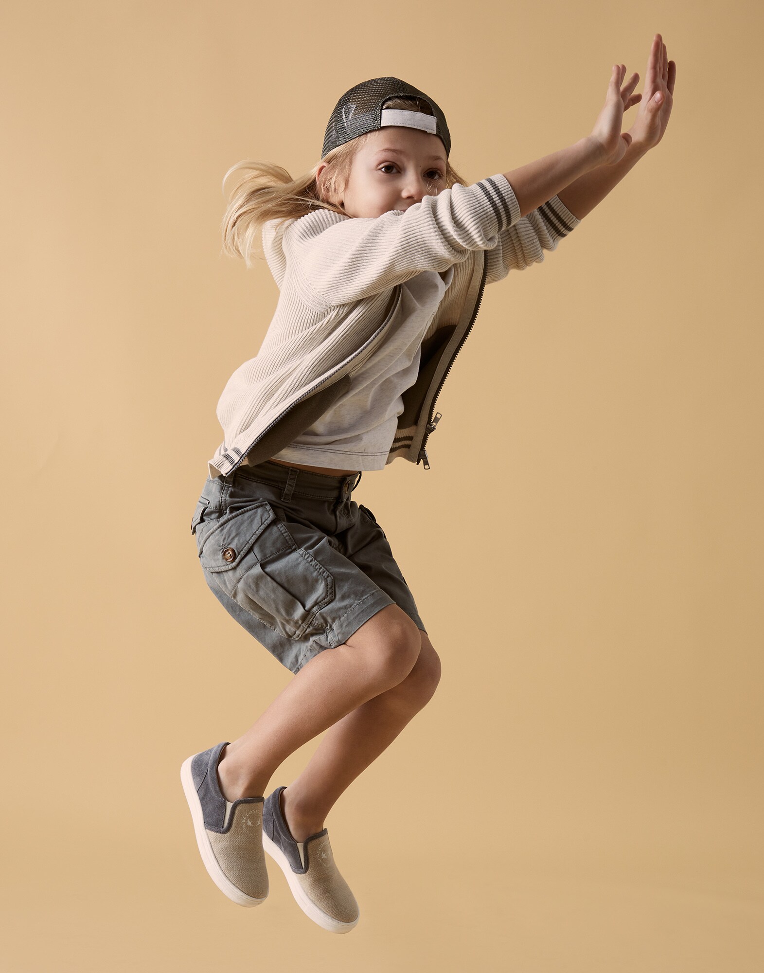 211HOUTFIT10 image number 0