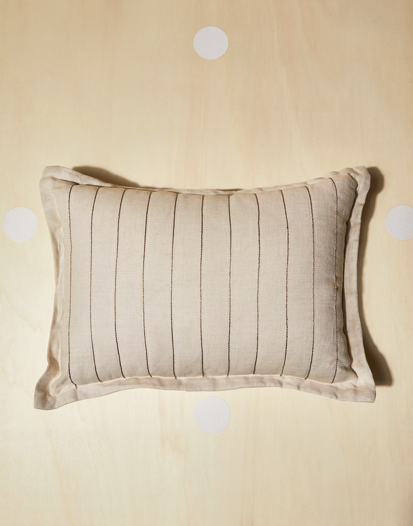 Blankets & Cushions - Front view