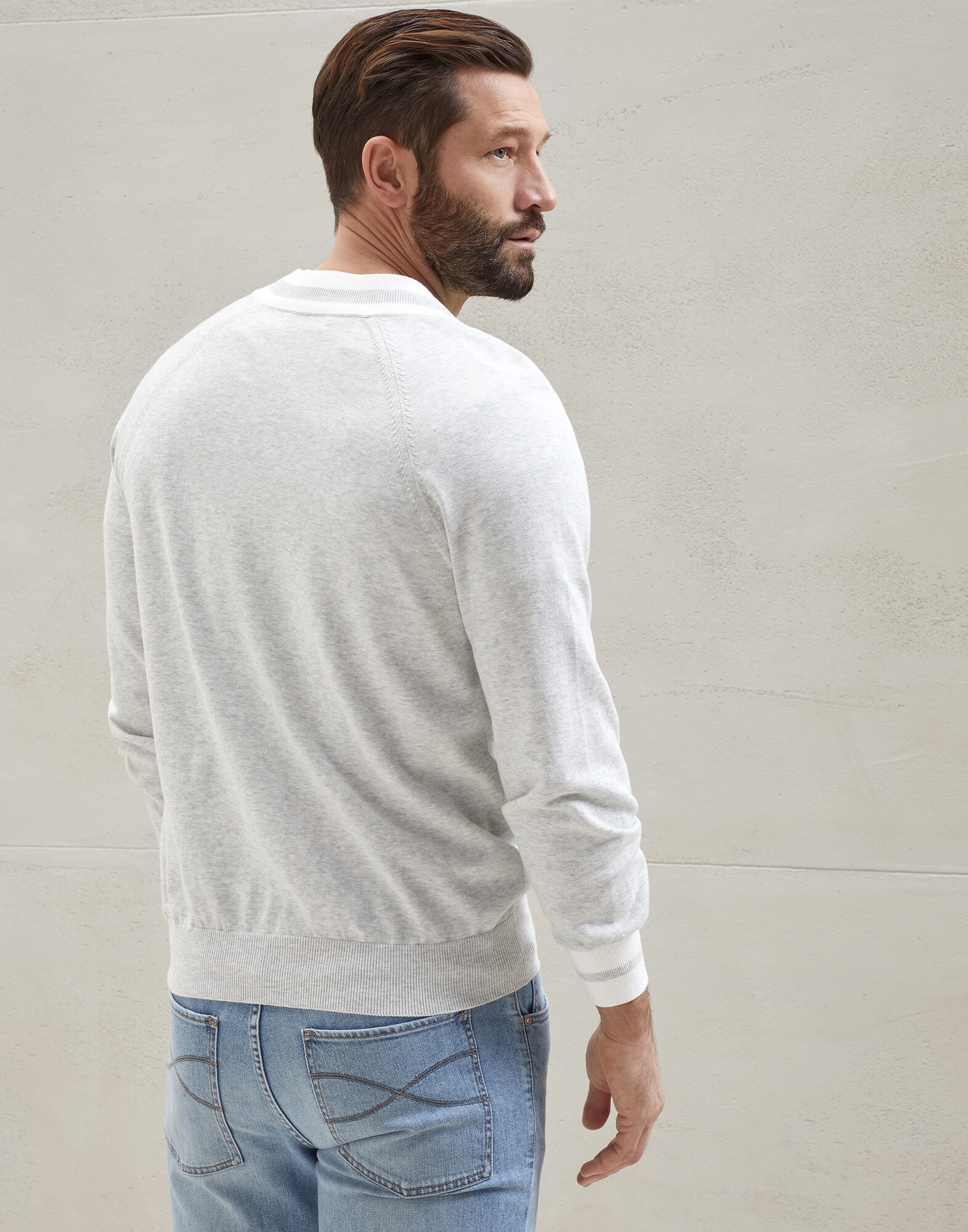 V-neck - Back view