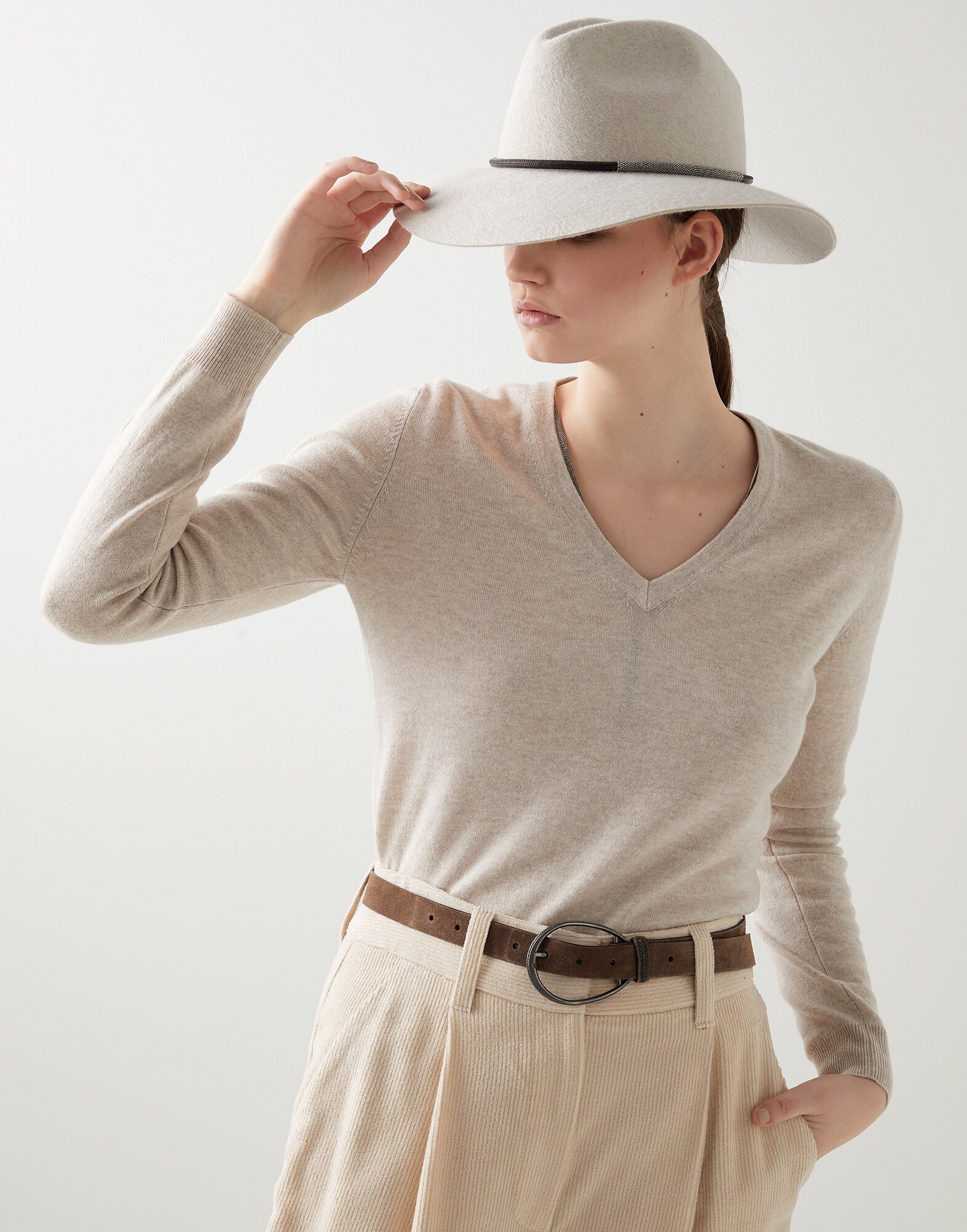 V-neck - Editorial view
