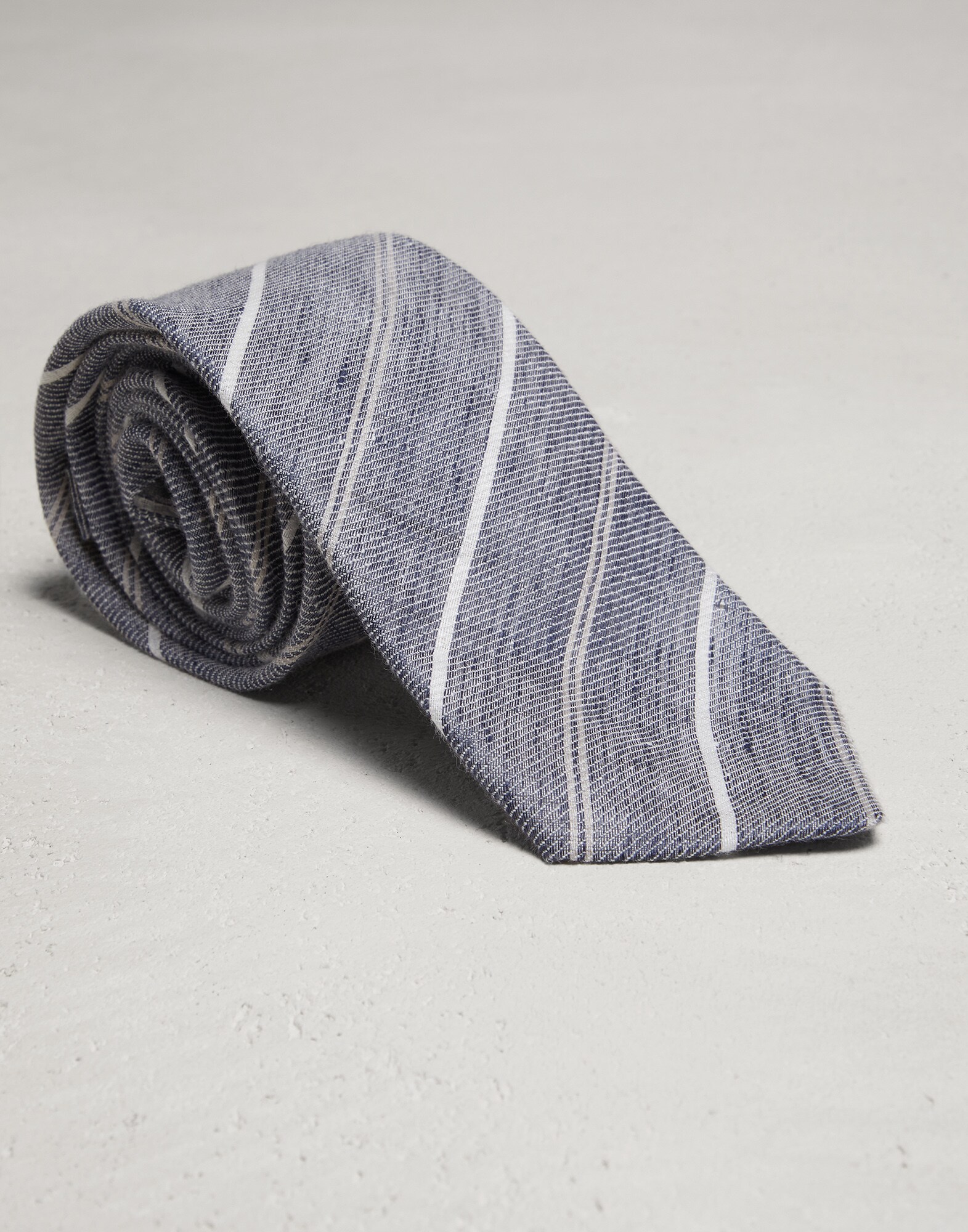 Tie - Detail view