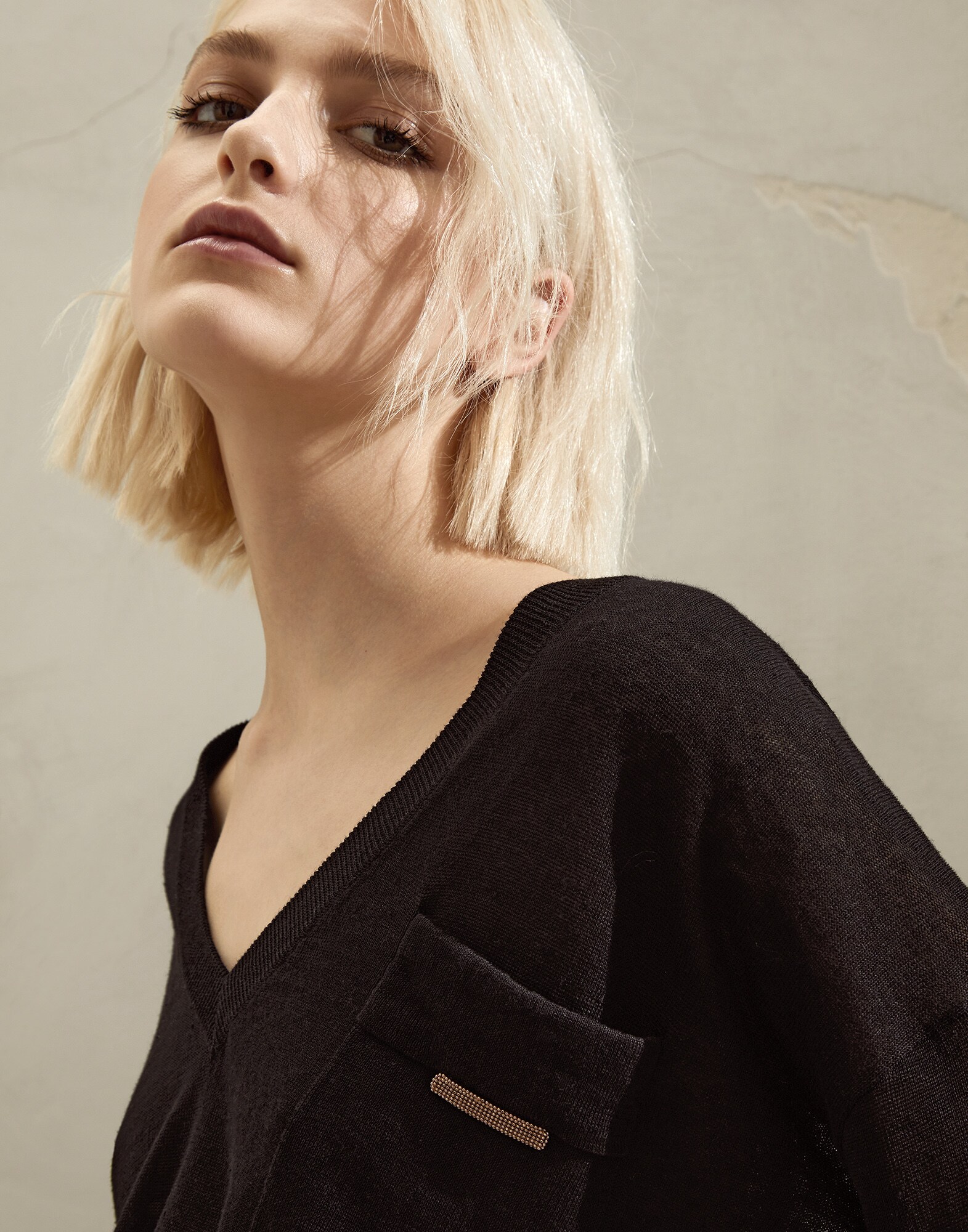 V-neck Sweater - Detail