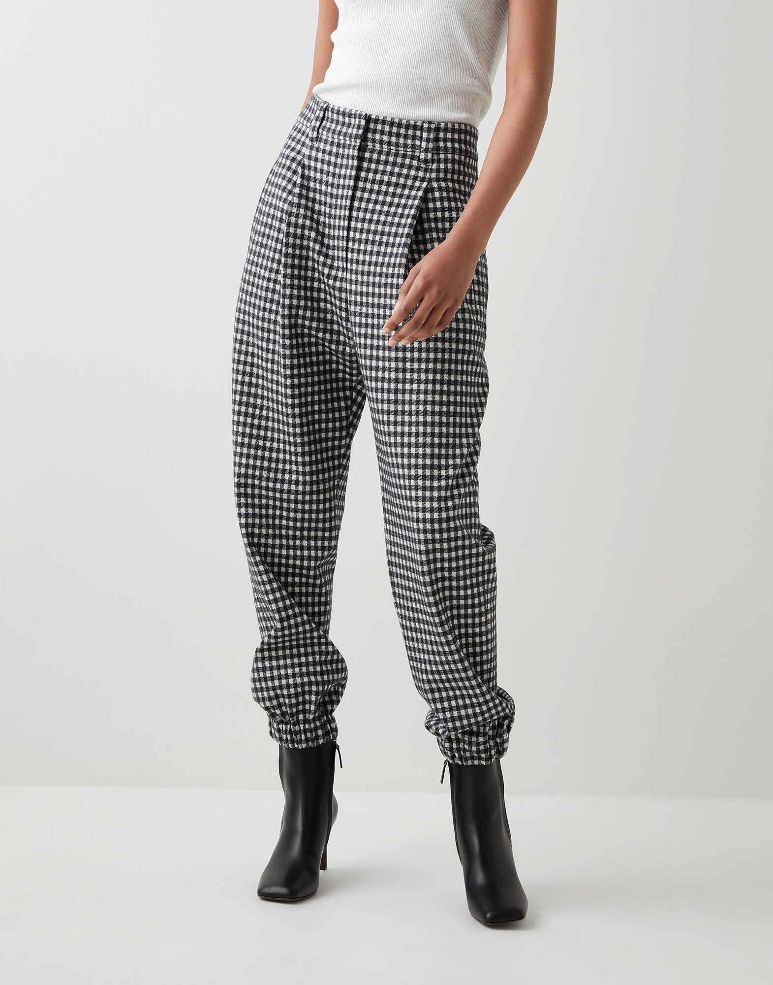 Joggers - Front view
