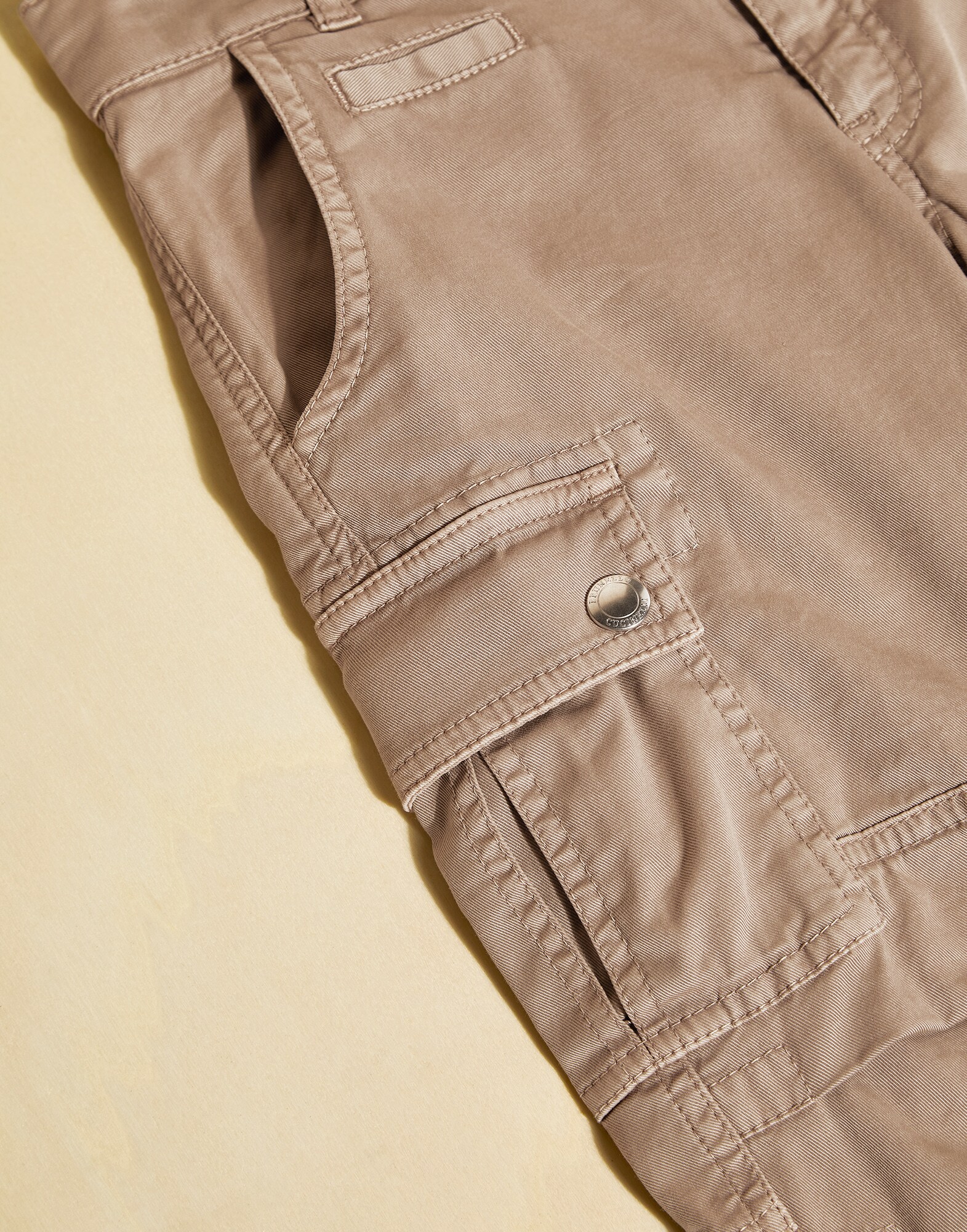 Pants - Detail view