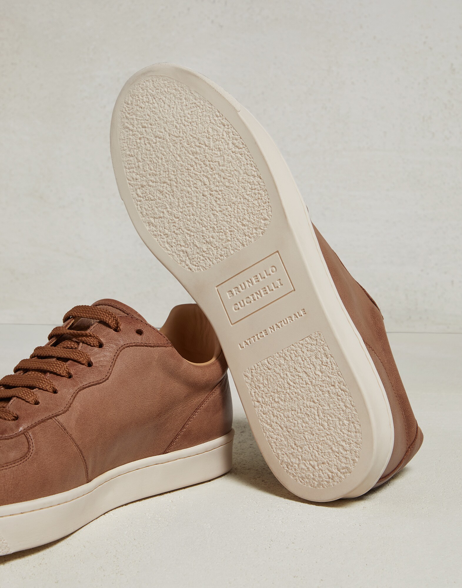 Sneakers - Detail view