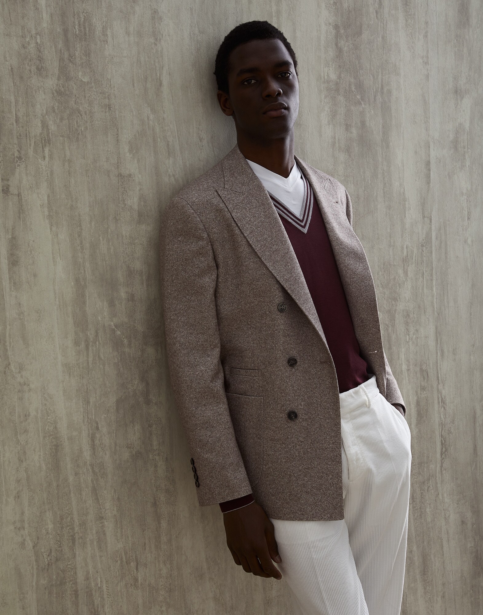 V-neck - Editorial view