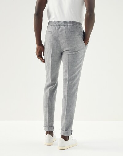 Pleated - Back view