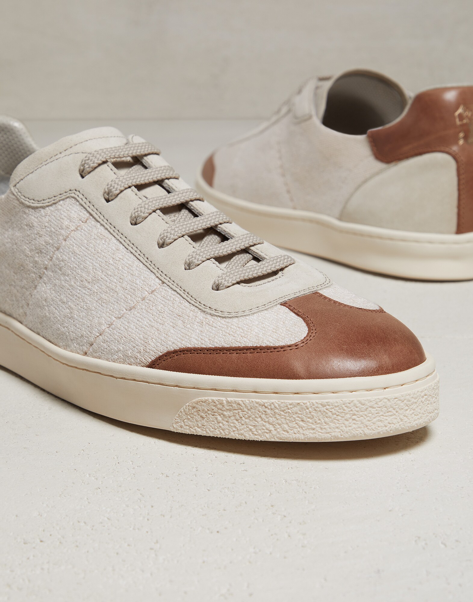 Sneakers - Detail view