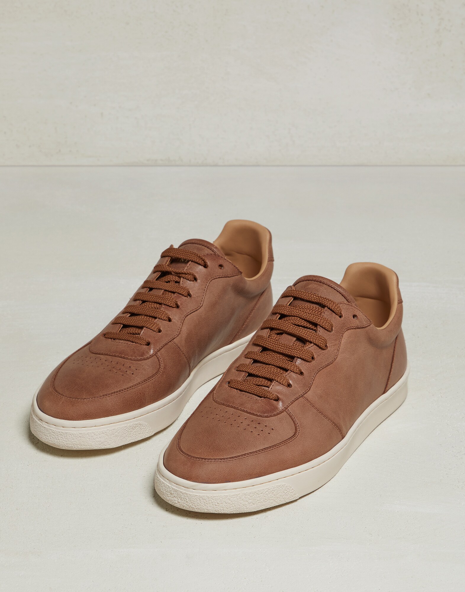Sneakers - Front view