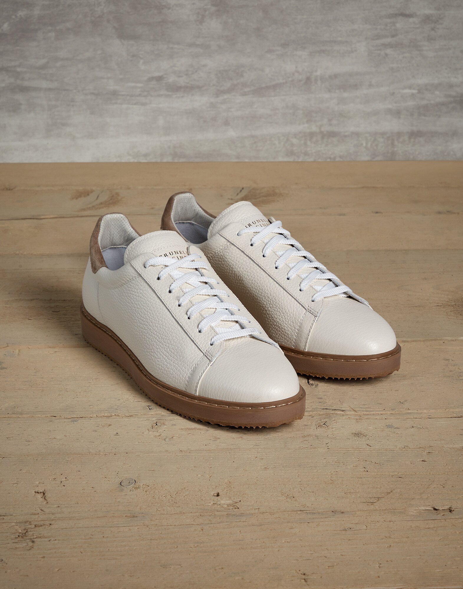 Sneakers - Front view