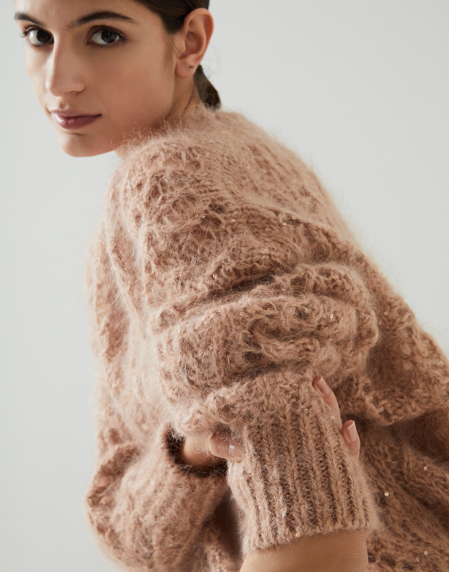 V-neck - Detail view