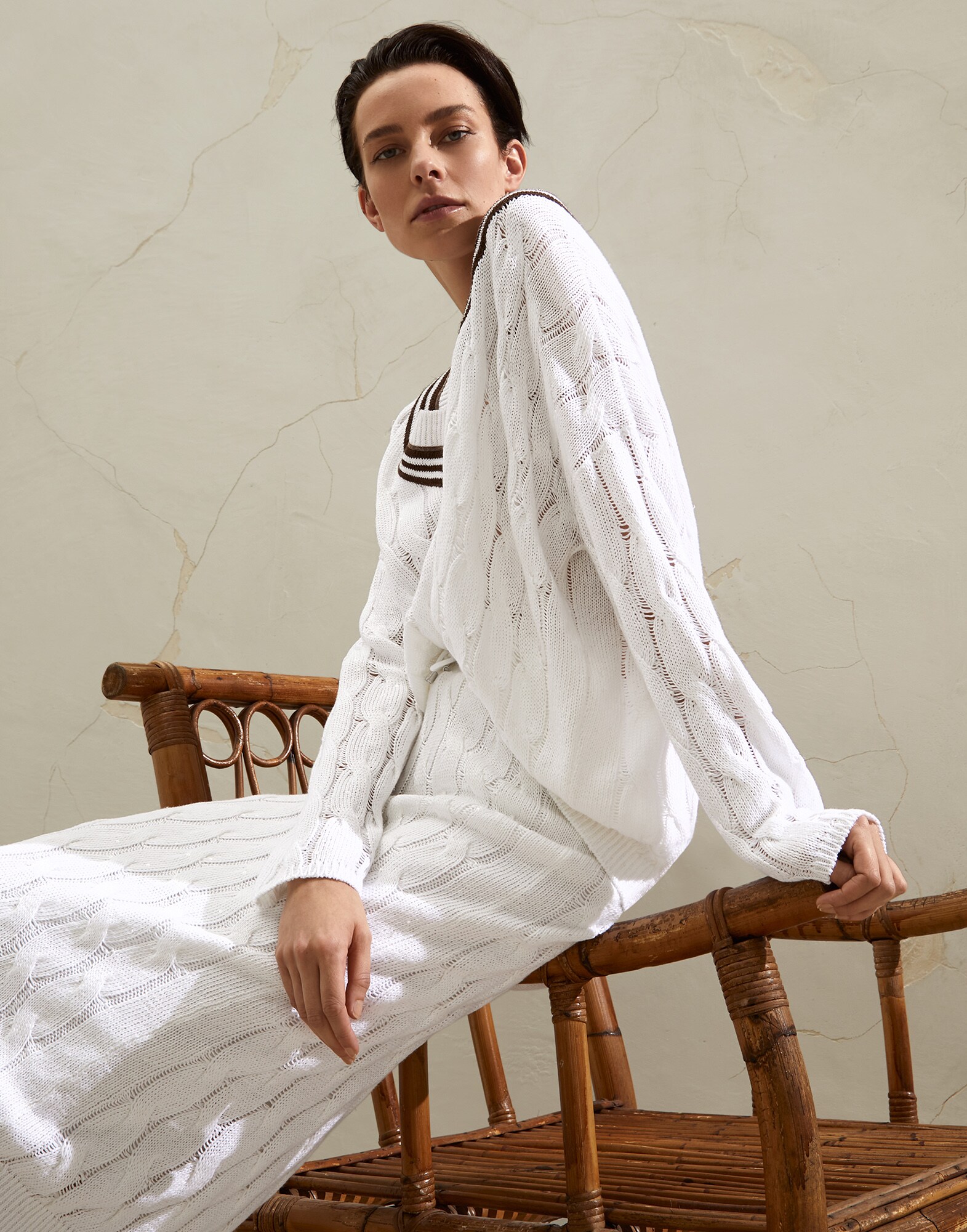 V-neck - Editorial view