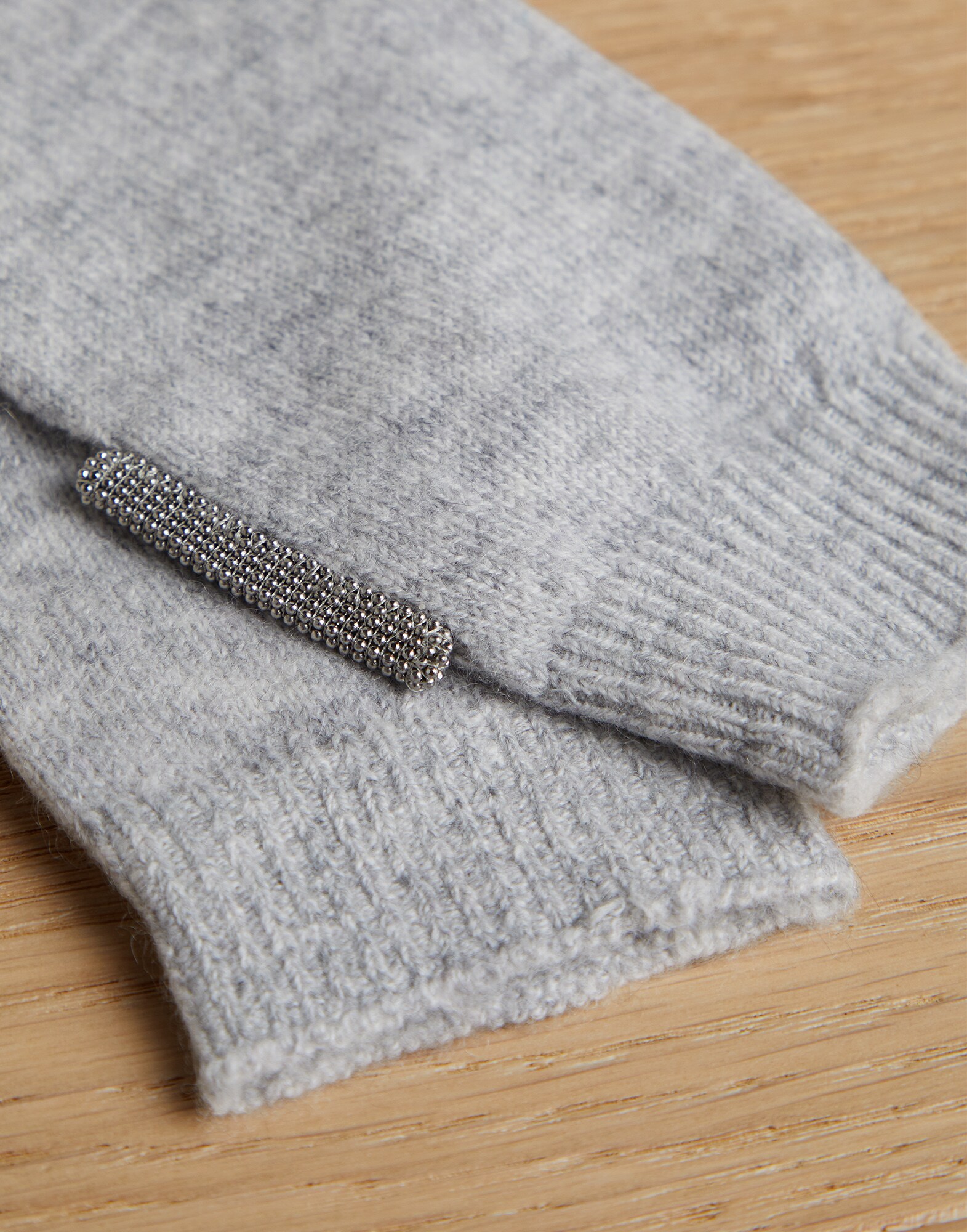 Hats & Gloves - Detail view
