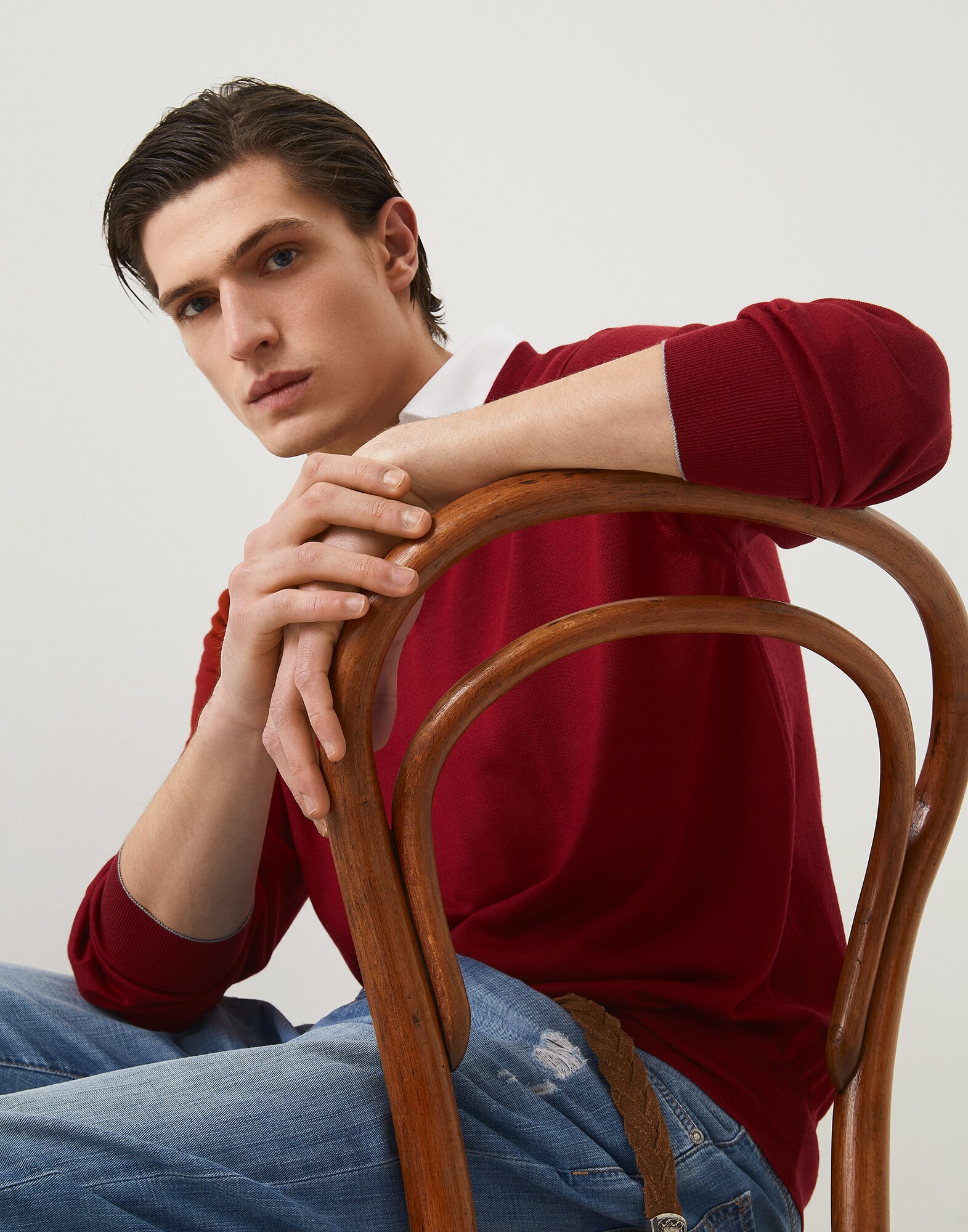 V-neck - Editorial view