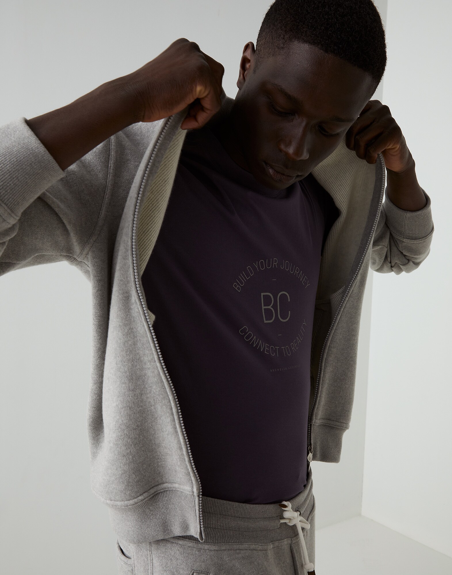 Sweatshirt - Editorial view