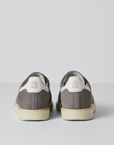 Sneakers - Back view