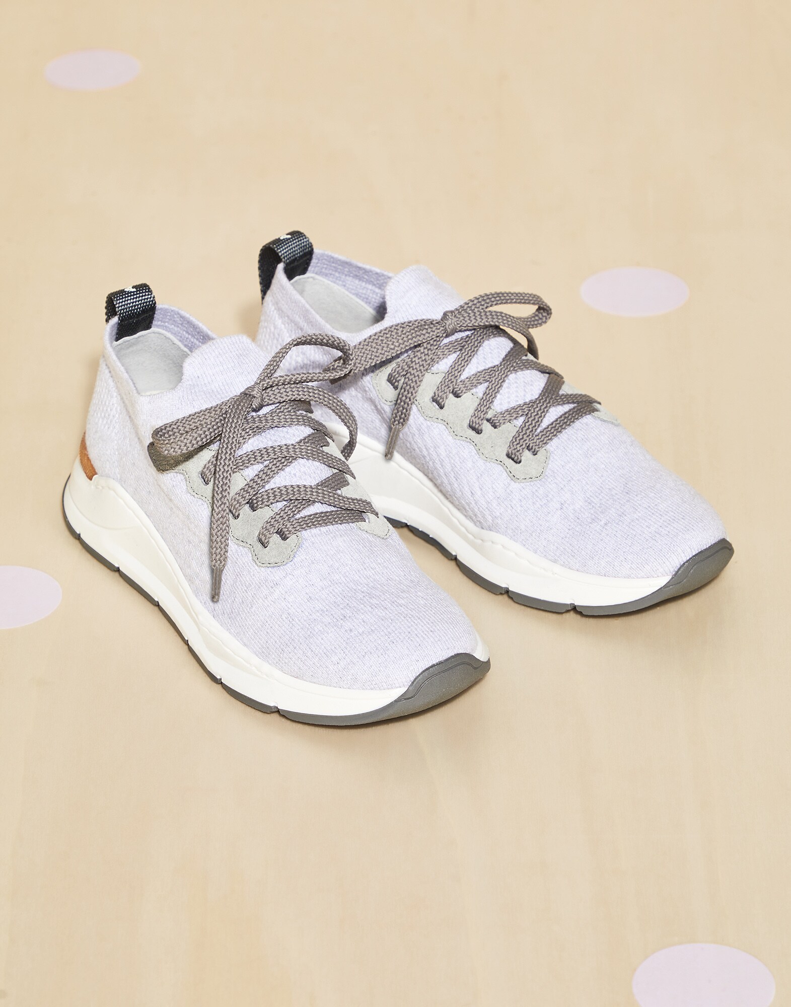 Sneakers - Front view