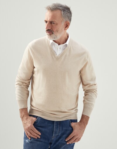 V-neck - Front view